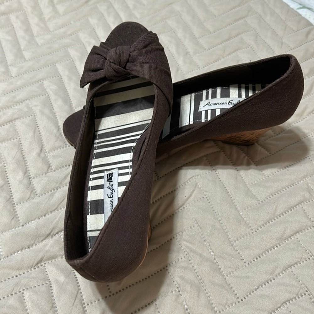 American eagle wedge cork peep toe shoes